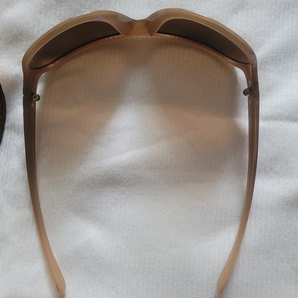 Guess sunglasses with case - Picture 5 of 5